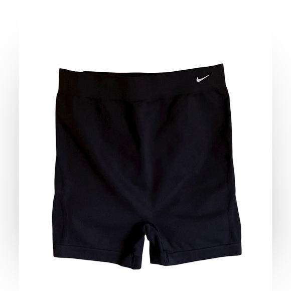 Women’s NIKE Seamless Athletic Black Shorts S/M - Picture 1 of 3